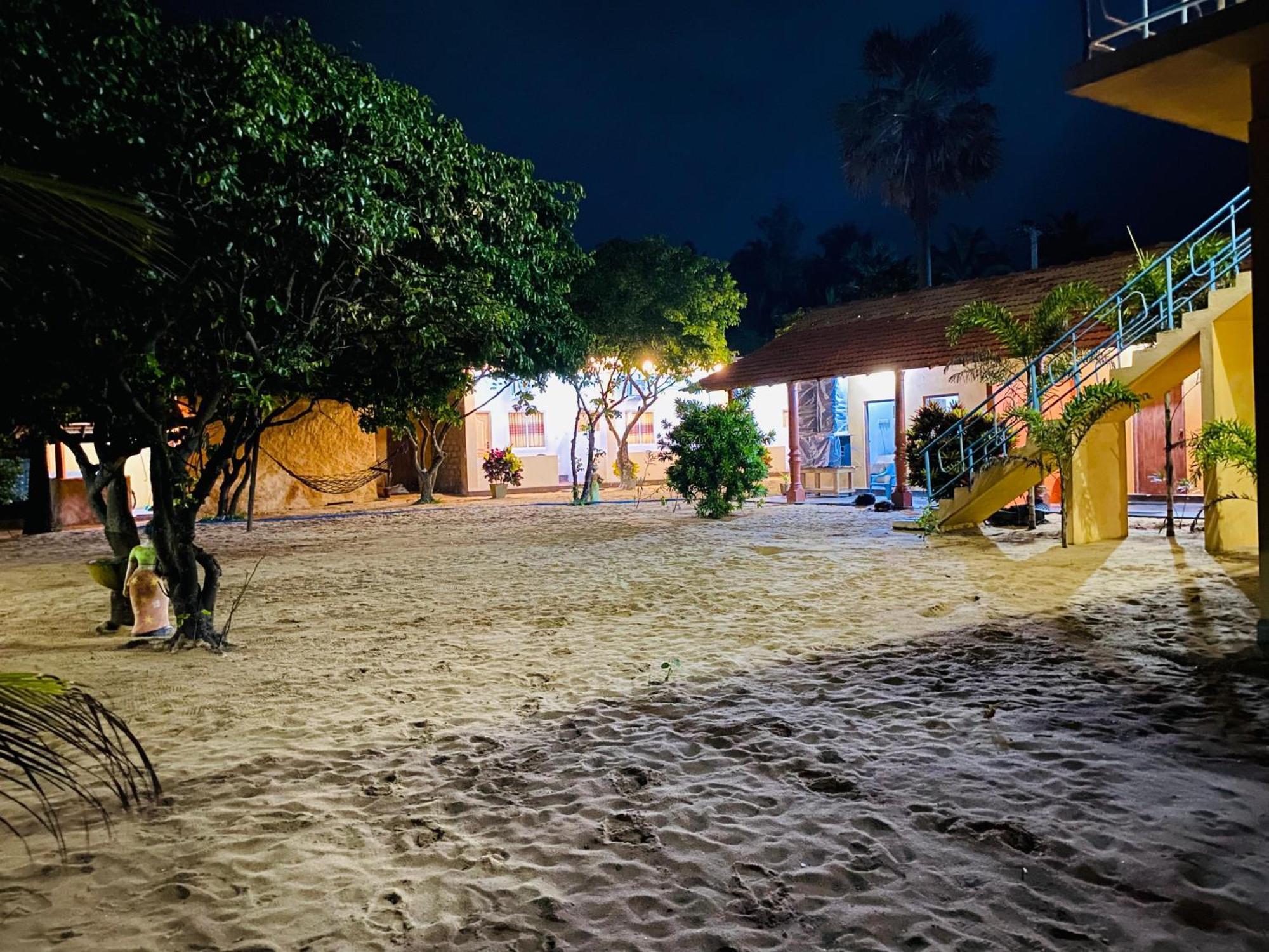 Dolphin Village Alankuda Екстериор снимка