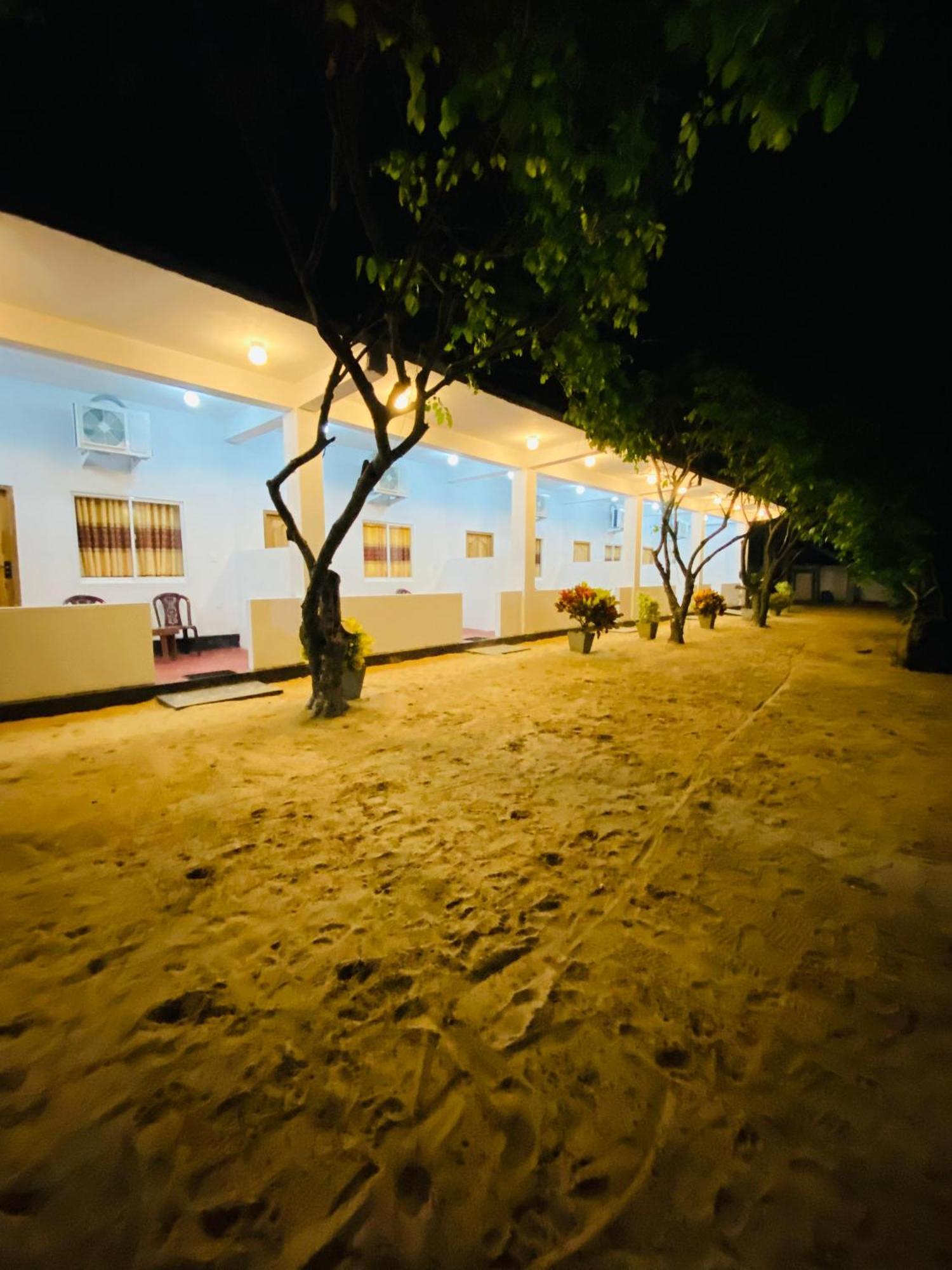 Dolphin Village Alankuda Екстериор снимка